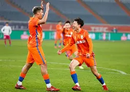 半岛体育官网入口注册-西甲转会期走向成谜，山东男篮迎来里程碑，质疑声仍在，球探报告显示潜力