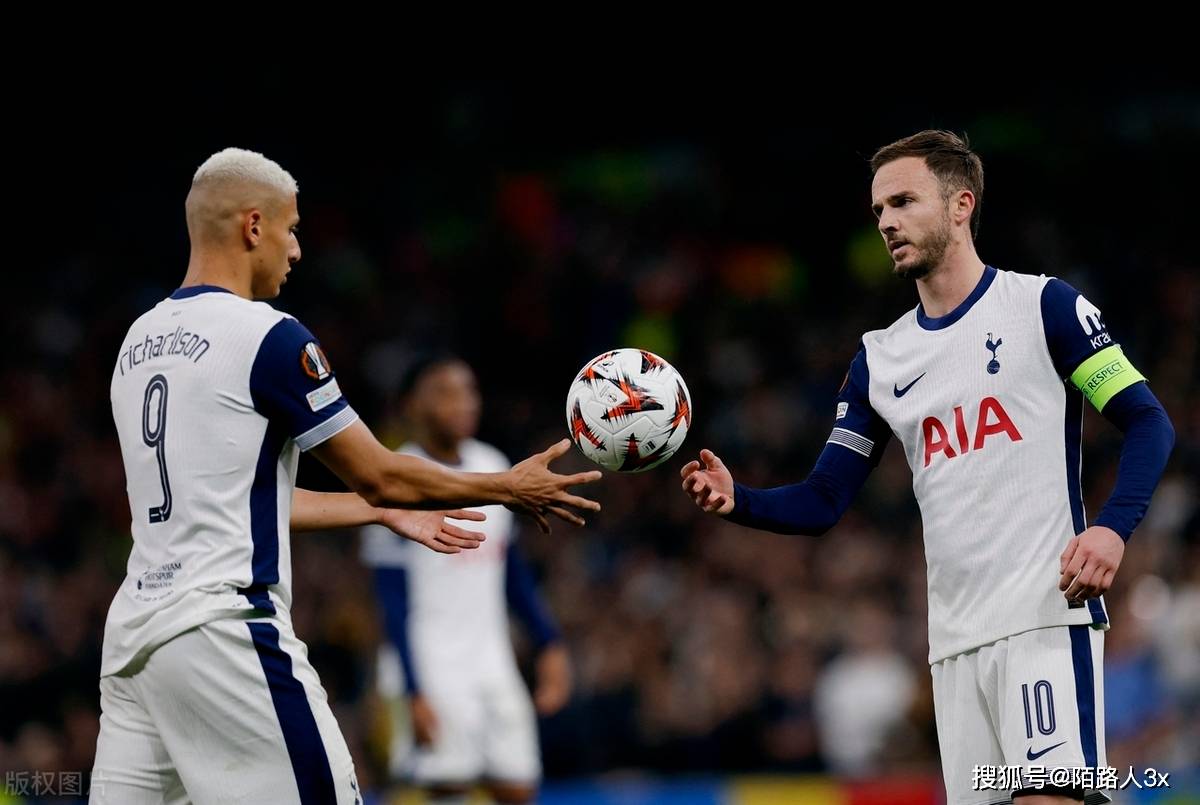 半岛体育官网入口注册-风云突变深圳男篮集结日外线爆发，欧联版图或变，更衣室稳定，资深球员宣示担当