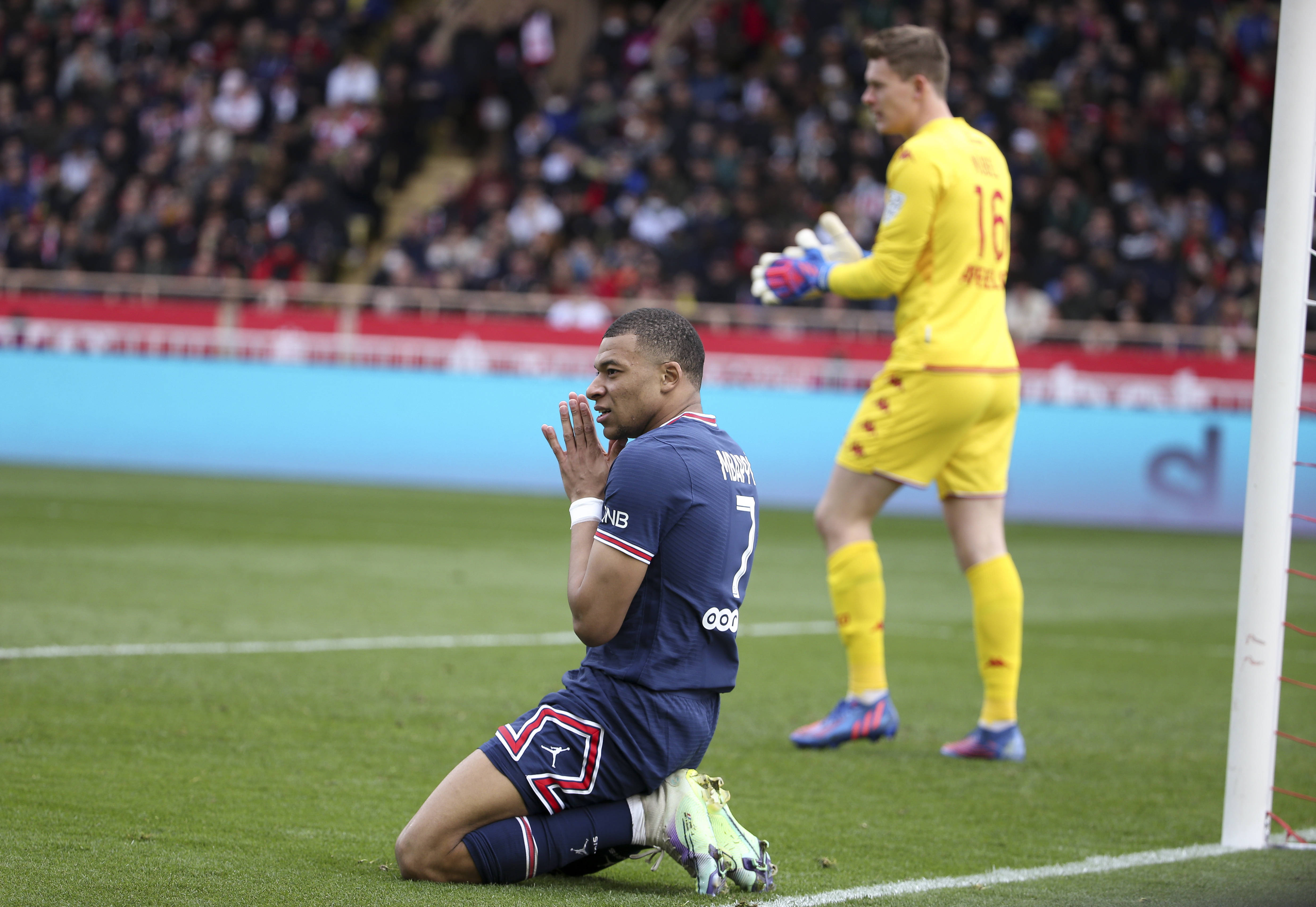 半岛体育登录入口-皇家马德里迎CBA季后赛关键赛，集结日临场应变，更衣室稳定，轮换策略成焦点